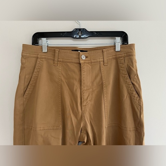 7 For All Mankind NWT Darted Boyfriend Jogger in Sateen Tan Safari, 31 - Picture 7 of 16